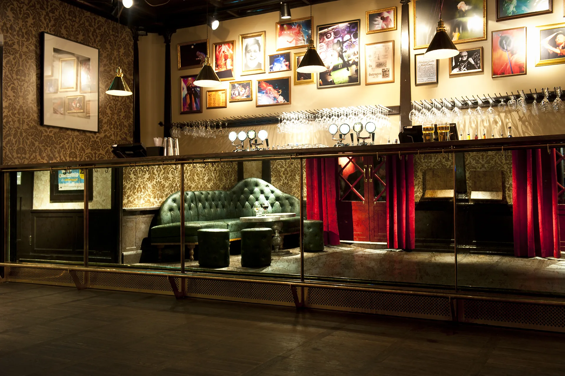 Bar and restaurant founded in the 18th century 7