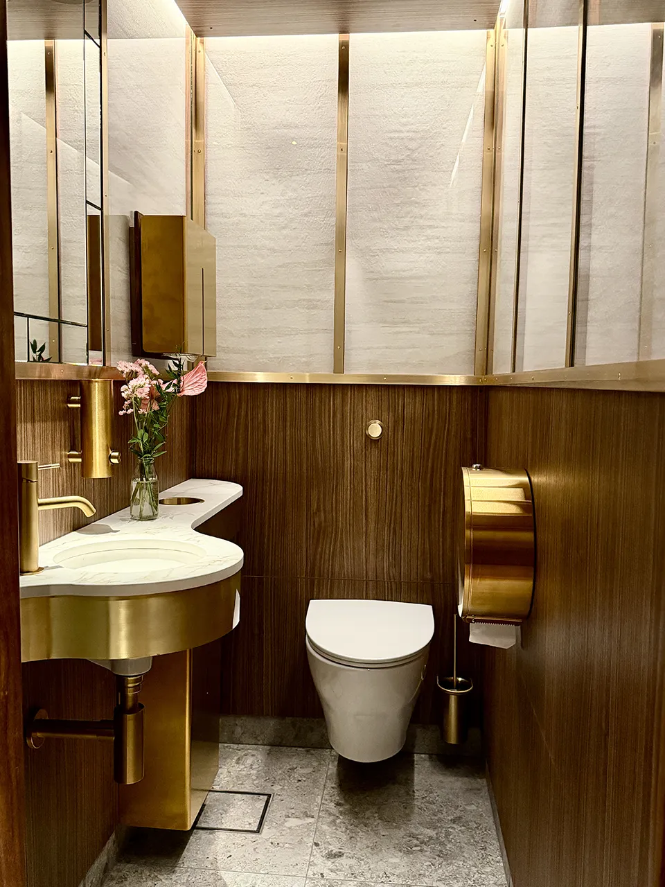 A bar built in 10 days, and an instant hit 8